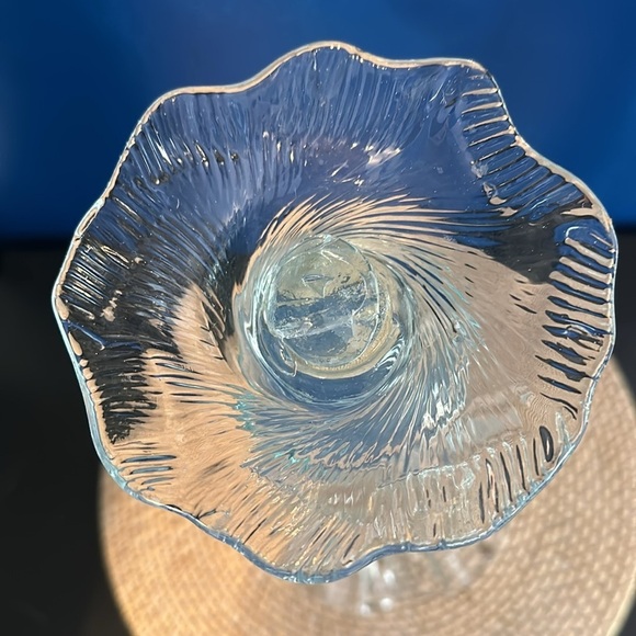 Gorgeous Vintage Estate Art Blown Glass Large Ruffled Top Light Blue Vase Tall - Picture 7 of 7